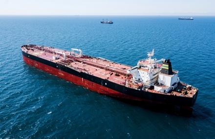 Источник: в ЕС обсуждается эмбарго только на перевозимую танкерами нефть из РФ 