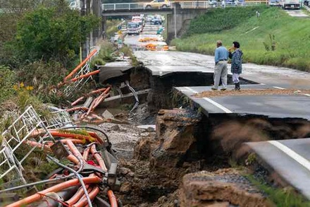 В Японии 4,5 тысячи человек не могут вернуться домой после тайфуна