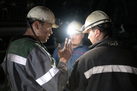 Два горняка пострадали на шахте Кузбасса при землетрясении