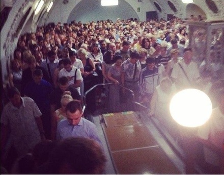 До 50 увеличилось число пострадавших во время ЧП в московском метро