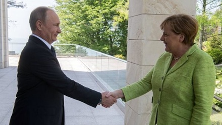 Меркель сообщила Путину о предстоящих переговорах с Порошенко
