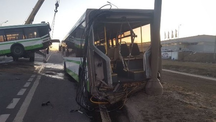 В ДТП на юго-востоке МКАД разорвало пополам рейсовый автобус