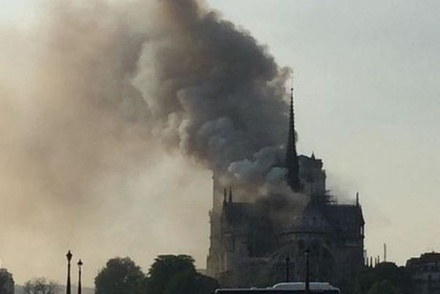 В соборе Парижской Богоматери произошёл пожар
