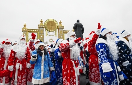 В России из-за пандемии отменили слёт Дедов Морозов и Снегурочек