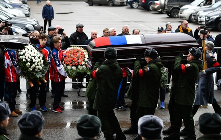 Хоккеист Петров похоронен на Федеральном военном мемориальном кладбище в Мытищах