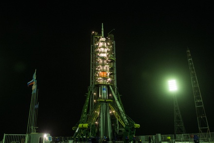 На Байконуре установили ракету с космическим кораблём «Союз МС»