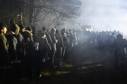 Около 50 мигрантов штурмом зашли в Польшу из Белоруссии