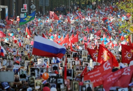 Более одного миллиона человек участвуют в акции «Бессмертный полк» в Москве