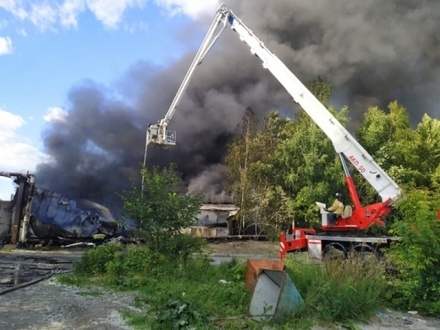 В промзоне в Екатеринбурге локализовали крупный пожар