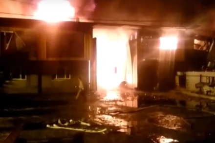 Во Владивостоке произошёл крупный пожар на складе