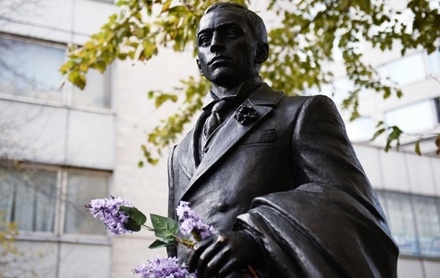 В Москве открыли памятник Евгению Вахтангову