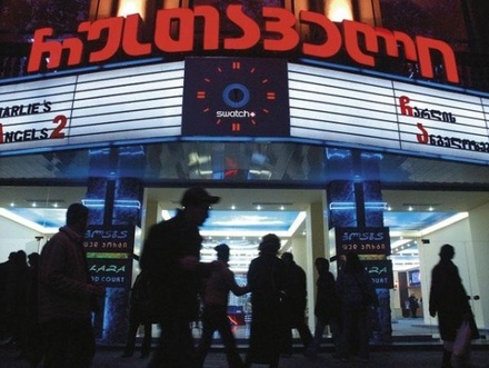 Кинотеатры в Тбилиси приостановили показ фильмов на русском языке