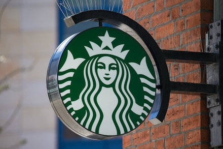 Глобальные продажи Starbucks снизились впервые за 11 лет