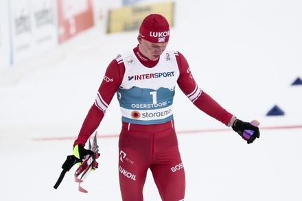 Александру Большунову присудили серебро чемпионата мира по лыжным гонкам