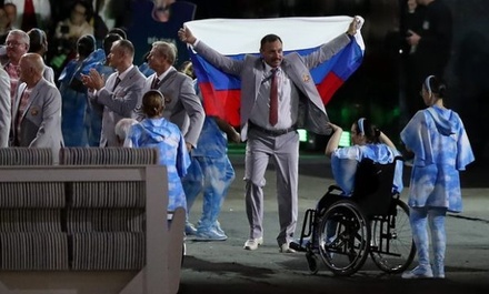 МПК выяснил имя пронёсшего флаг РФ на открытии Паралимпиады белоруса