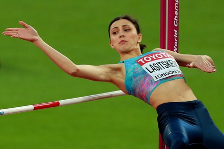 Россиянка Мария Ласицкене выиграла золото чемпионата мира в прыжках в высоту