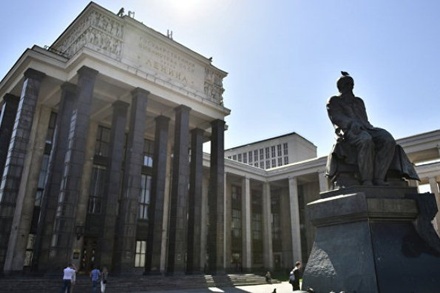 Посетители «ленинской библиотеки» жалуются на выдачу им мокрых книг