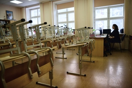 Учителя московской школы уволят из-за пострадавших от кварцевой лампы детей