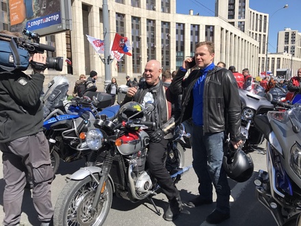 Максим Ликсутов принимает участие в мотопараде в Москве