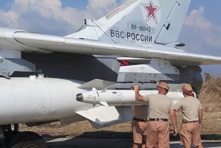 Бомбардировщики ВКС РФ нанесли удар по узлу связи боевиков ИГ