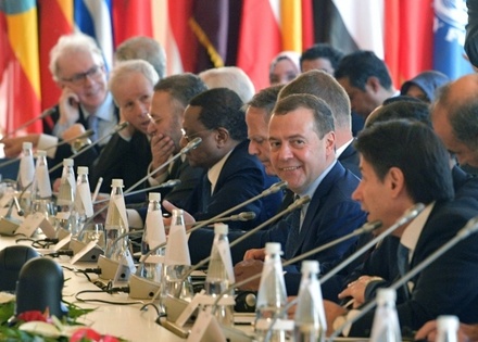 Медведев: РФ готова заниматься восстановлением экономики и социальной сферы Ливии