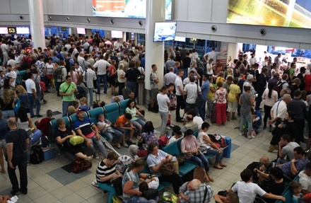 В аэропортах Москвы из-за ливня задержаны 450 рейсов