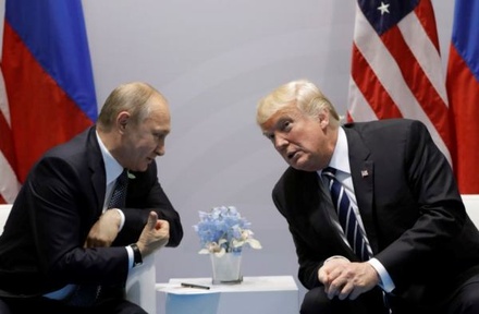 Путин и Трамп около часа разговаривали по телефону