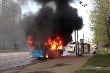 Троллейбус с пассажирами загорелся на юго-западе Москвы