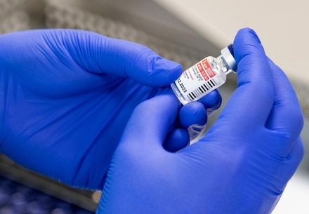 Роспотребнадзор заявил о эффективности российских вакцин против британского штамма