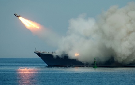 Российские корабли обстреляли позиции «Исламского государства» в Сирии