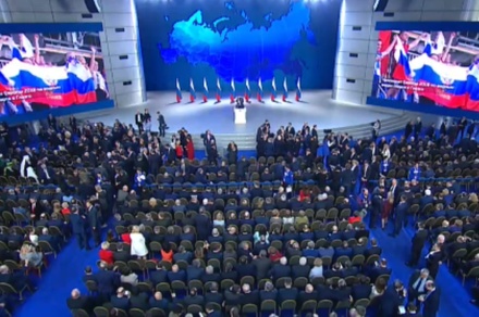 В Гостином дворе начинается оглашение послания Владимира Путина Федеральному собранию
