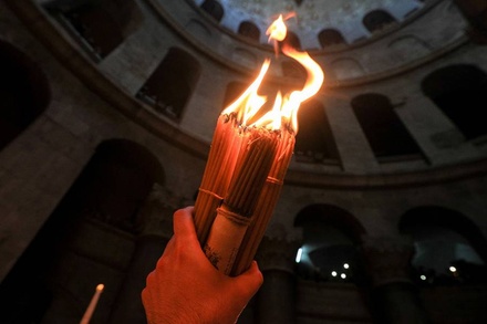 В РПЦ назвали благодатный огонь необязательным атрибутом Пасхи