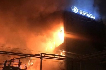 Пожар на нефтехимическом заводе в Уфе локализован