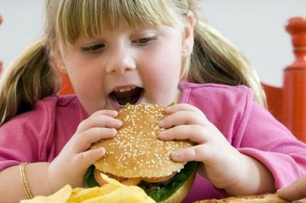 Роспотребнадзор: один из 90 детей в России имеет диагноз «ожирение»