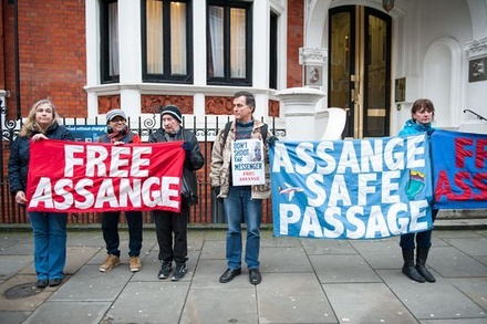 Президент Эквадора заявил, что Ассанж должен будет покинуть посольство в Лондоне