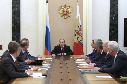 Путин обсудил с членами Совбеза реализацию минских соглашений