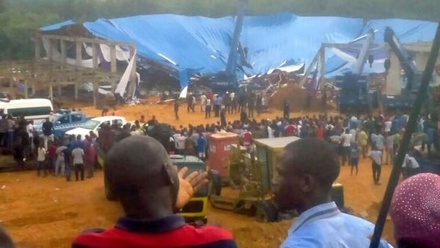 До 200 человек могли погибнуть при обрушении крыши церкви в Нигерии