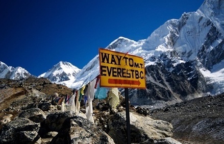 Путь на Эверест временно закрыли из-за мусора