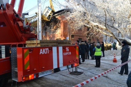 После падения башенного крана на дом в Кирове завели уголовное дело