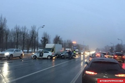 ДТП стало причиной крупной пробки на Кутузовском проспекте в Москве
