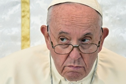 Политтехнолог заявил, что папа римский делает «массу секретных сигналов» 