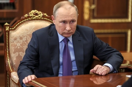 Владимир Путин обсудит с правительством уровень зарплат бюджетников