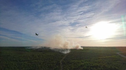 Начавшийся в пятницу пожар на центральном полигоне Эстонии до сих пор не потушен