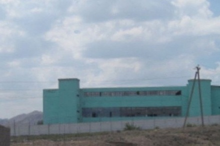 СМИ сообщают о гибели 2 офицеров и около 25 заключённых при бунте в колонии в Таджикистане