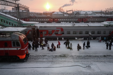 Россия запустила первые пассажирские поезда в обход Украины