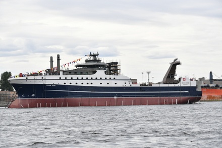 В Петербурге на воду спустили супертраулер «Механик Сизов»
