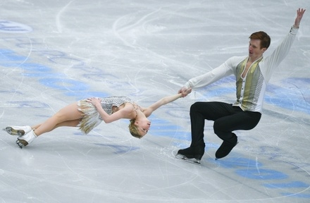 Фигуристы Тарасова и Морозов завоевали золото ЧЕ в соревнованиях спортивных пар