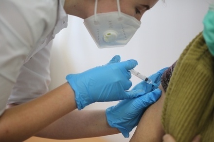 Минздрав изучает вопрос о вакцинации «Спутником V» подростков от 14 лет