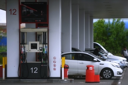 Правительство субсидирует цены на топливо во избежание их роста
