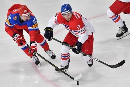 Сборная России по хоккею лидирует в четвертьфинальном матче против Чехии на ЧМ